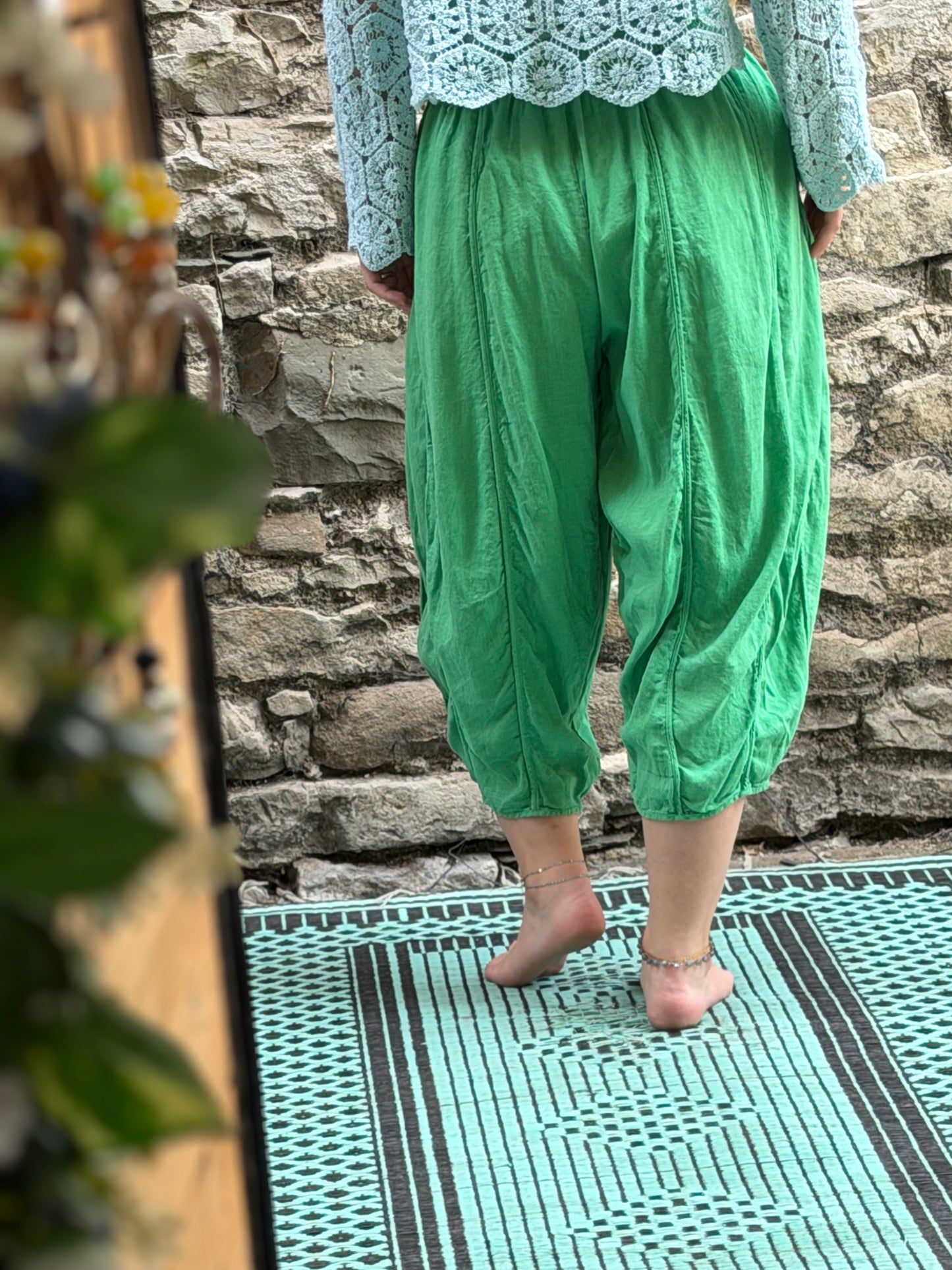 Pure Linen Cropped Trousers in One Size Fit 8-22 in Green