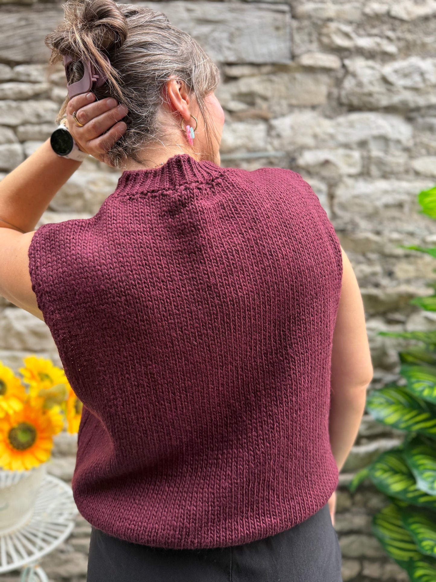 Stunning Lobster Knitted Sleeveless Jumper/ Tant Top/Vest 🦞Burgundy