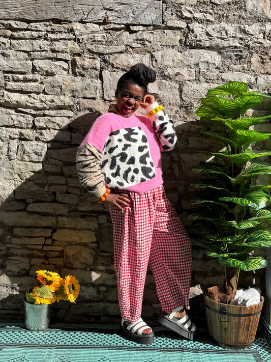 Stunning Fluffy knitted Animal Print Amonie Jumper Size M/L Pink Mix