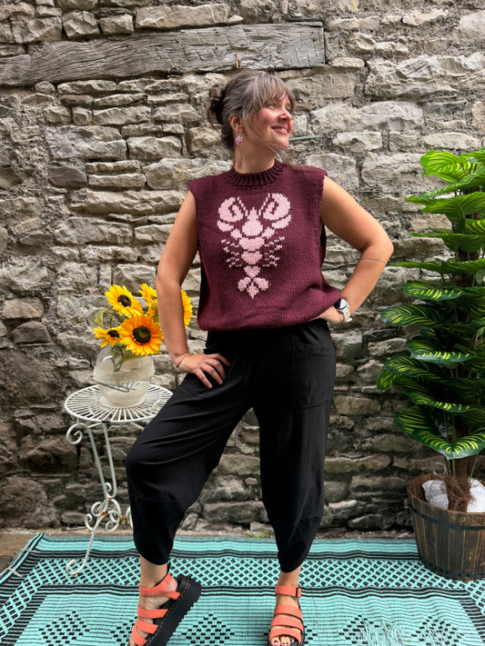 Stunning Lobster Knitted Sleeveless Jumper/ Tant Top/Vest 🦞Burgundy