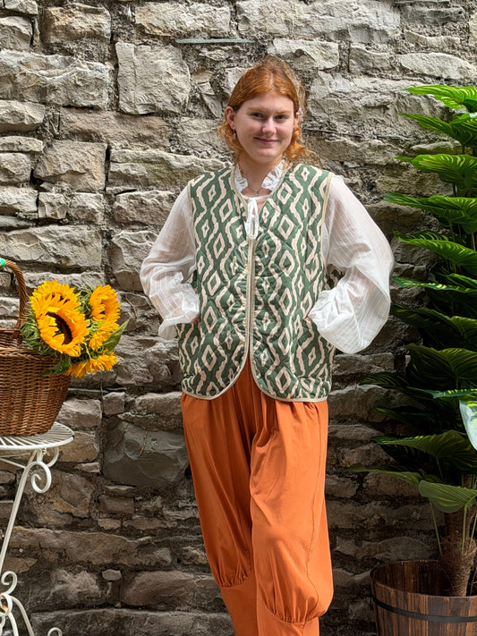 Quilted gilet one size fits 10-16 in green print