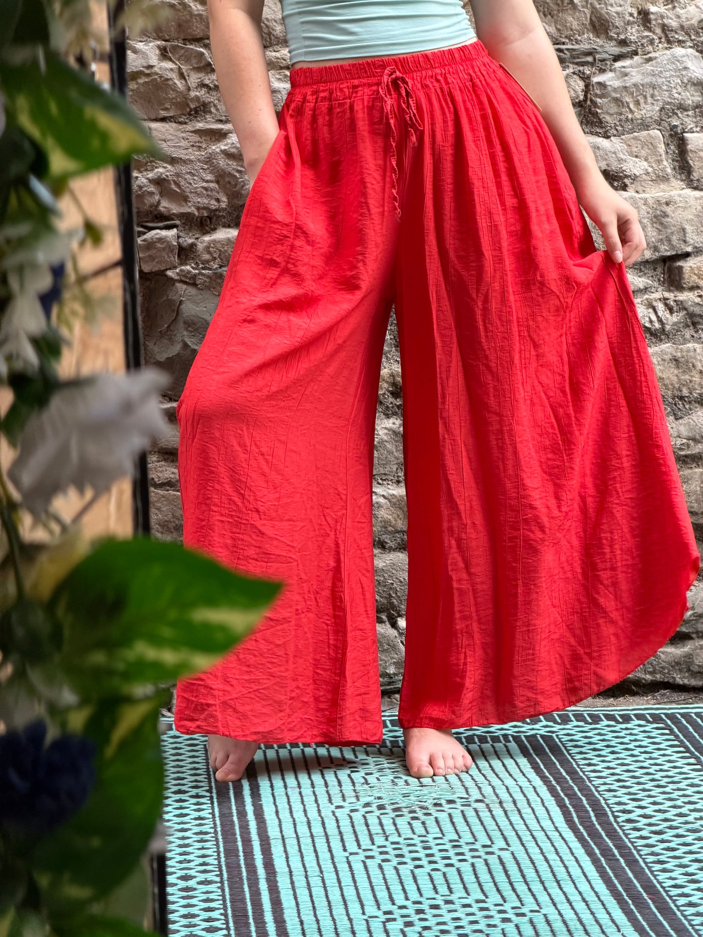 Amoki Crinkle Fully Elasticated Floaty Trousers One Fit Size 8-18 In Red