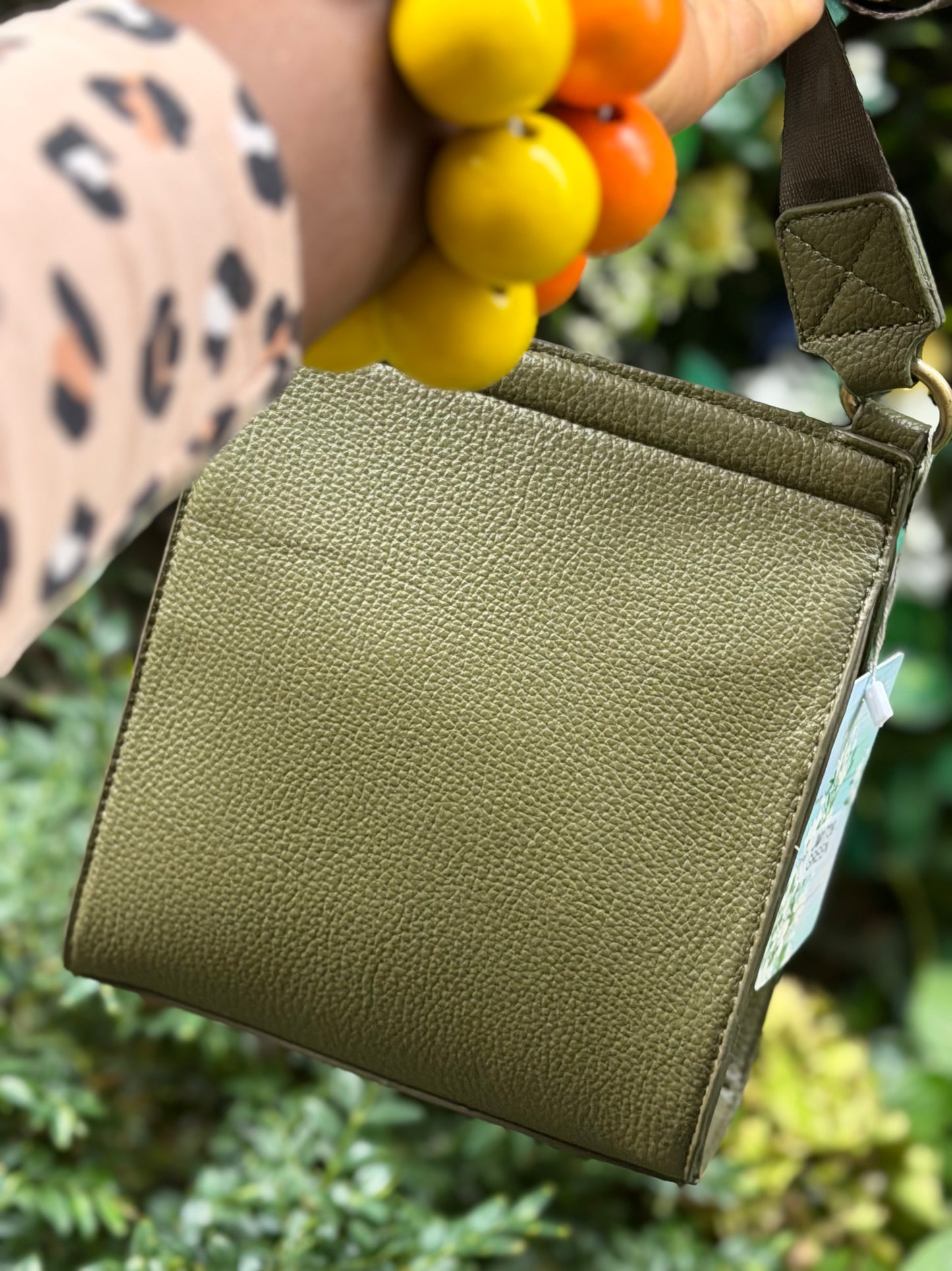 The tote bag in Khaki