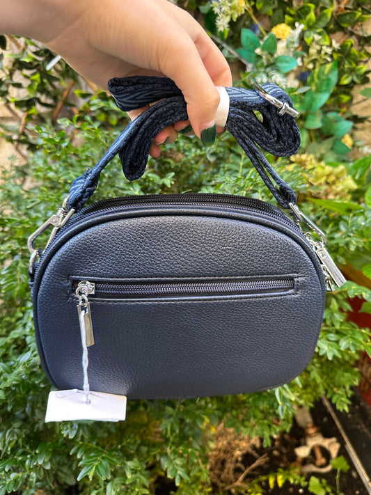 Oval crossbody bag in deep blue/black