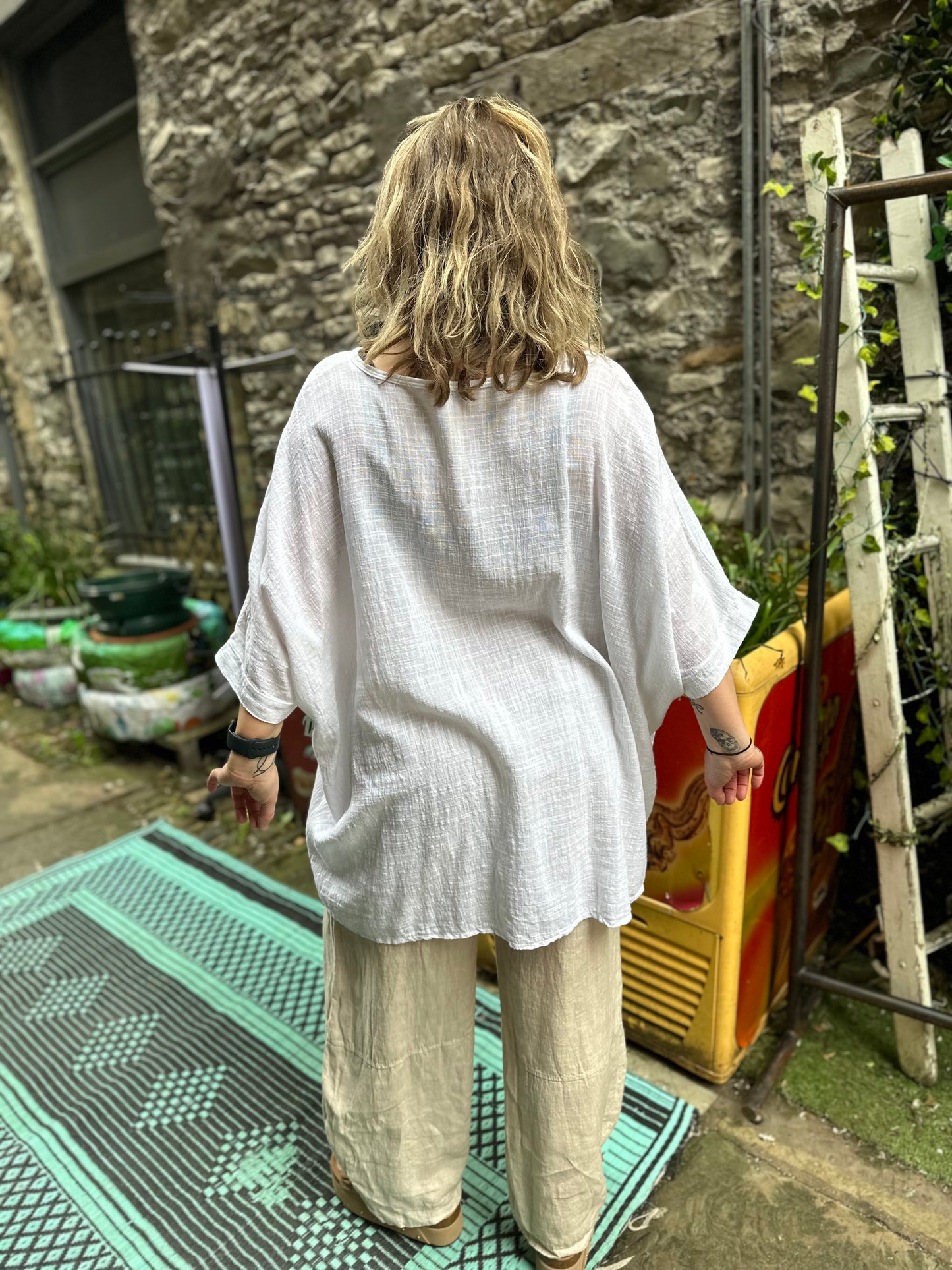 Two Pockets White Zenbe Tunic-Top Fits Size 8-22