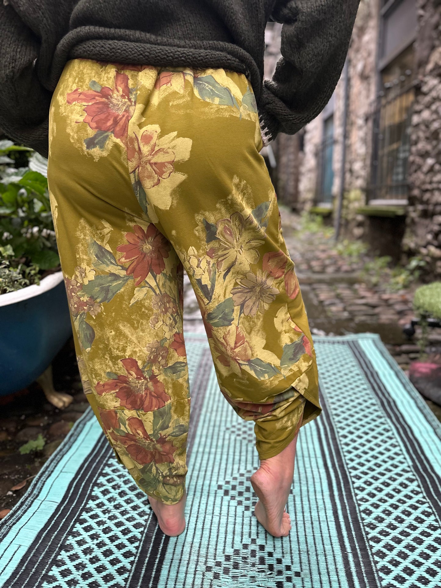 Soft Jersey Floral Kuiza Trousers In Teal Fit Size 10-20