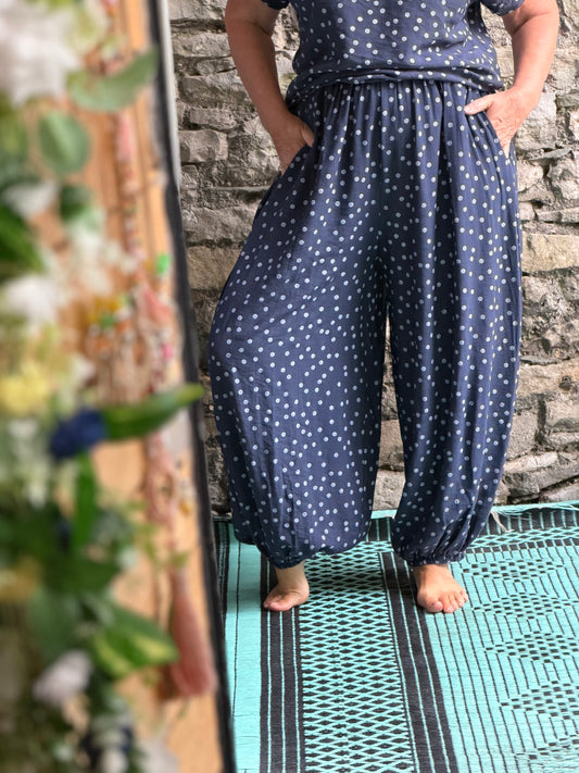 Made in Italy Stunning Chiima Trousers One Size Fits 8-22 Navy