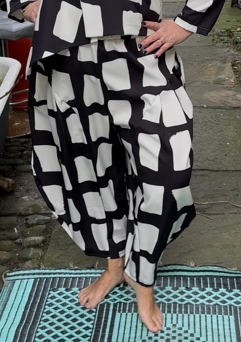 Kiwaza Black & Beige Trendy Trousers Fits Size 10 20