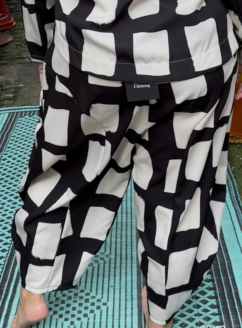 Kiwaza Black & Beige Trendy Trousers Fits Size 10 20