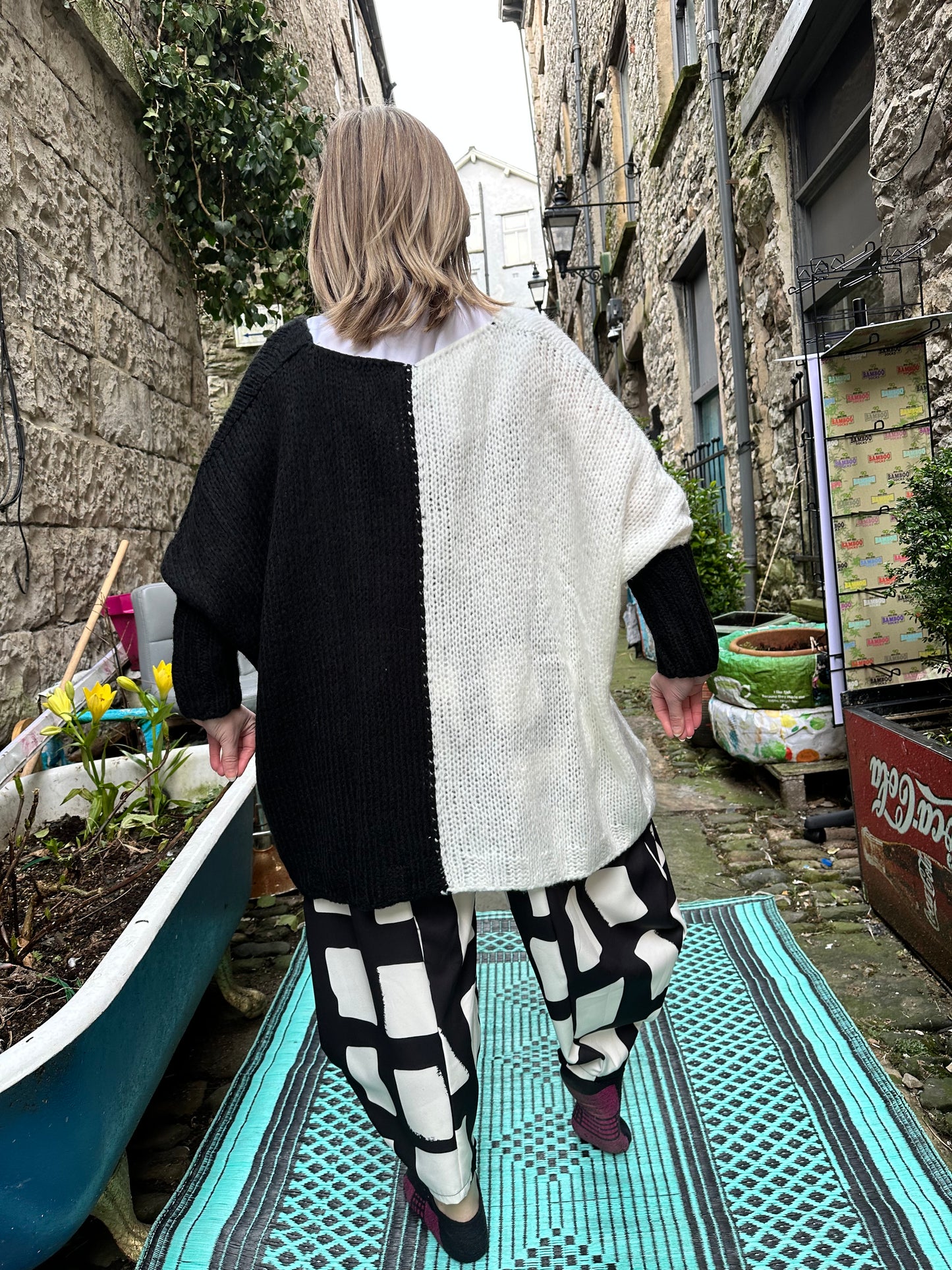 Monochrome Black-White Knitted V-Neck Jumper Fit Sizes 12-22