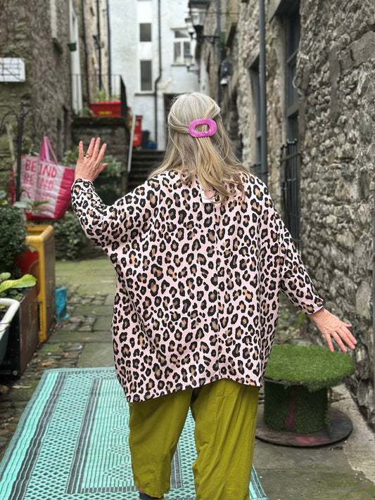 Stunning Animal Print Two Pockets Tunic Top In Pink