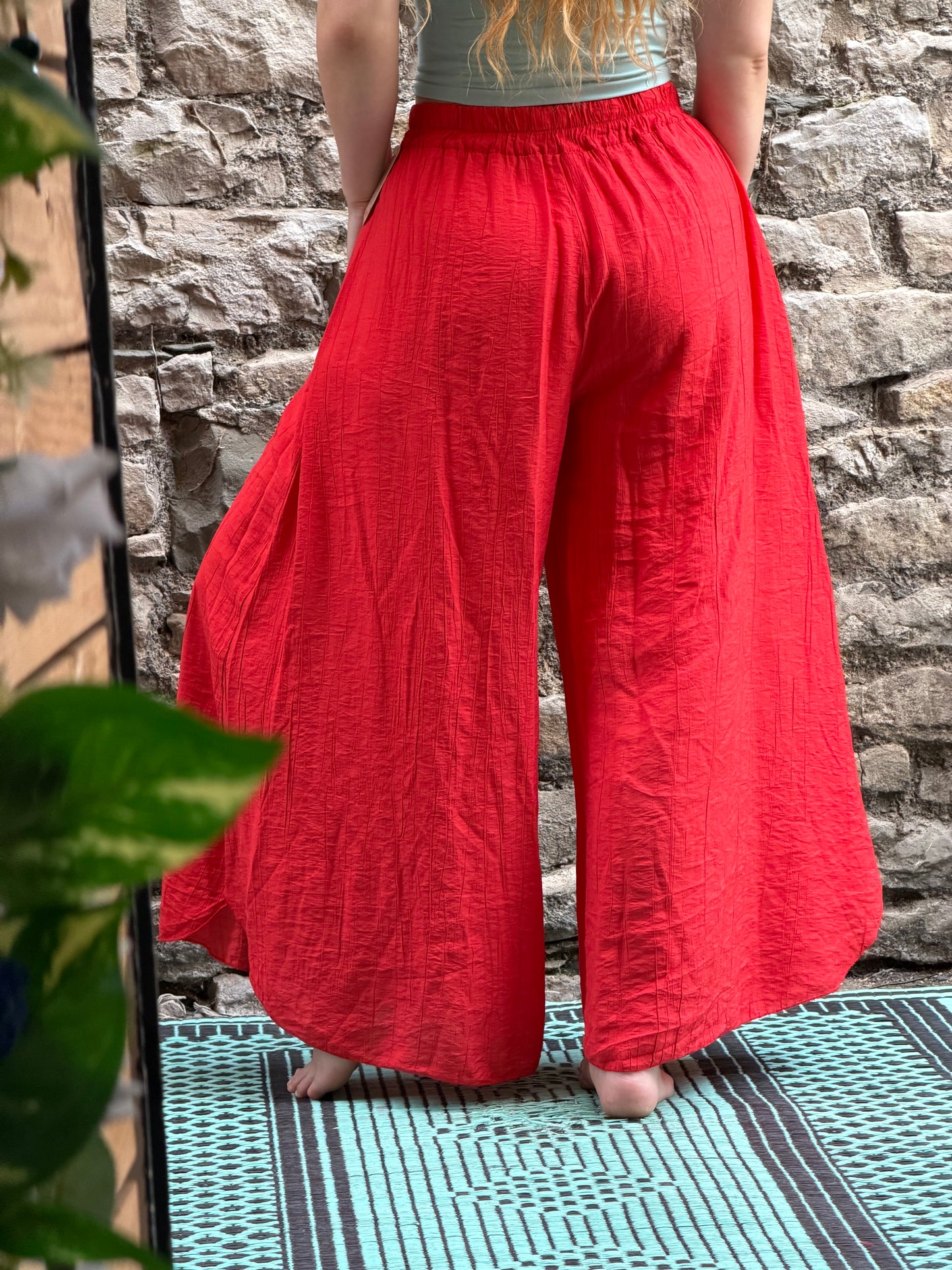 Amoki Crinkle Fully Elasticated Floaty Trousers One Fit Size 8-18 In Red