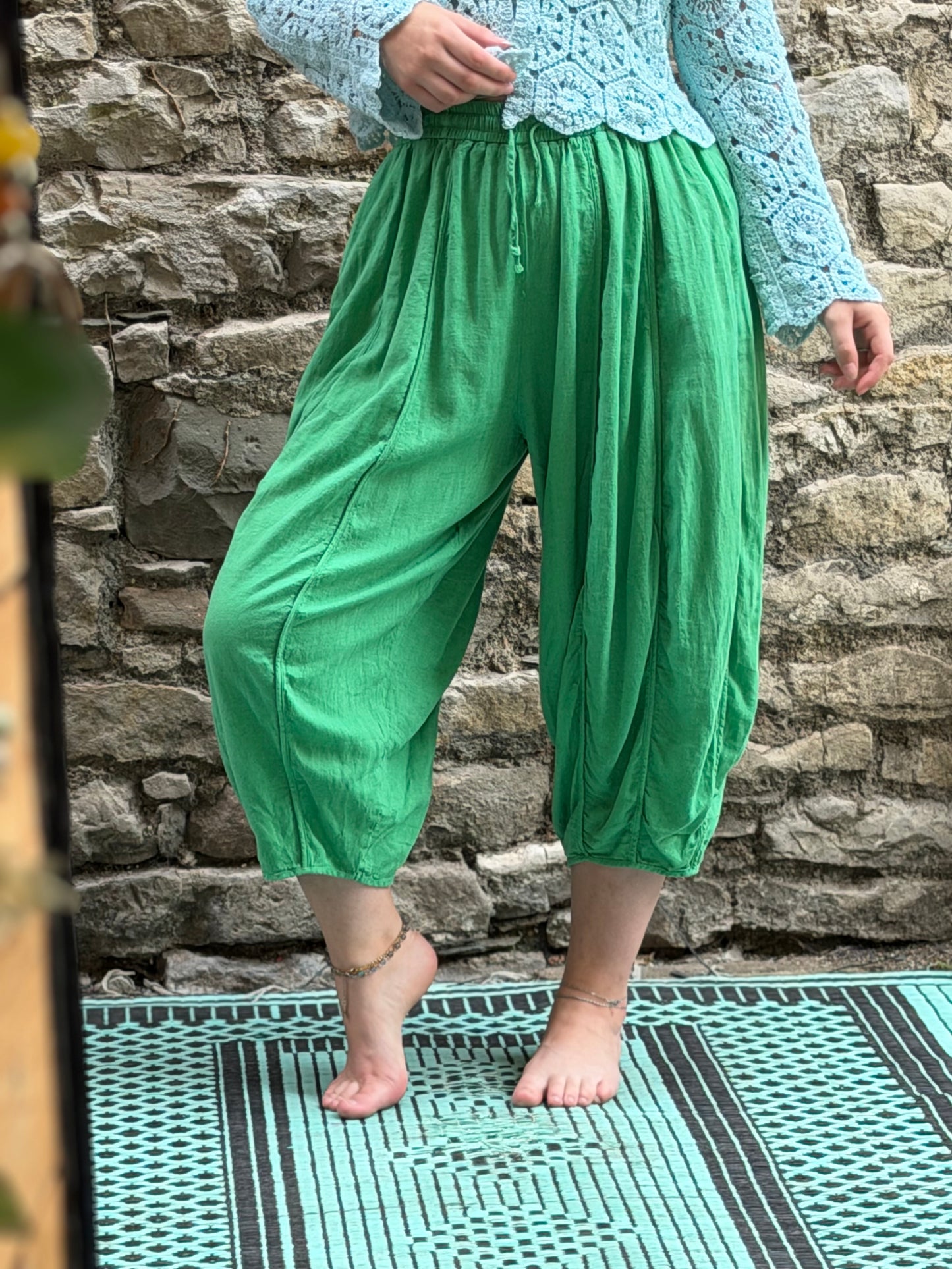 Pure Linen Cropped Trousers in One Size Fit 8-22 in Green