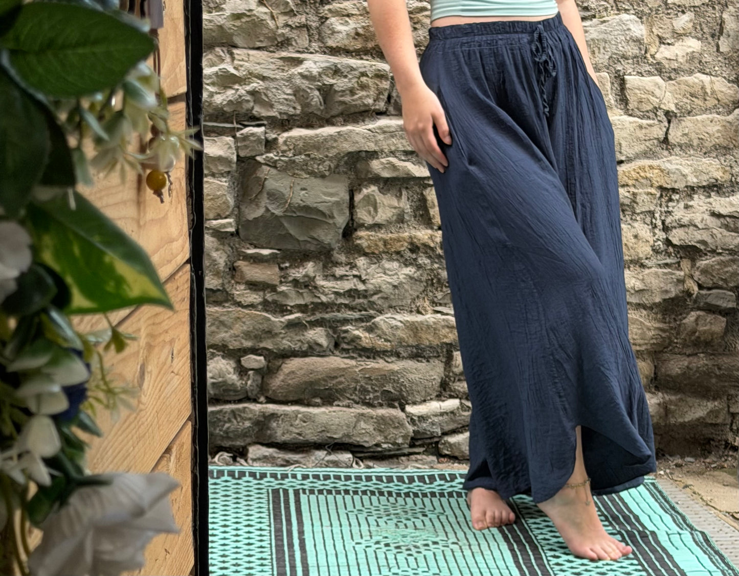 Amoki Crinkle Fully Elasticated Floaty Trousers One Fit Size 8-18 In Navy