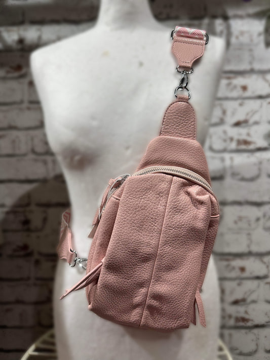 Sling bag in salmon pink