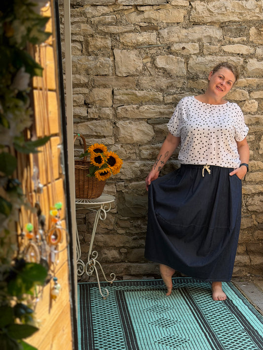Barrel skirt in one size fits 8-18 in navy