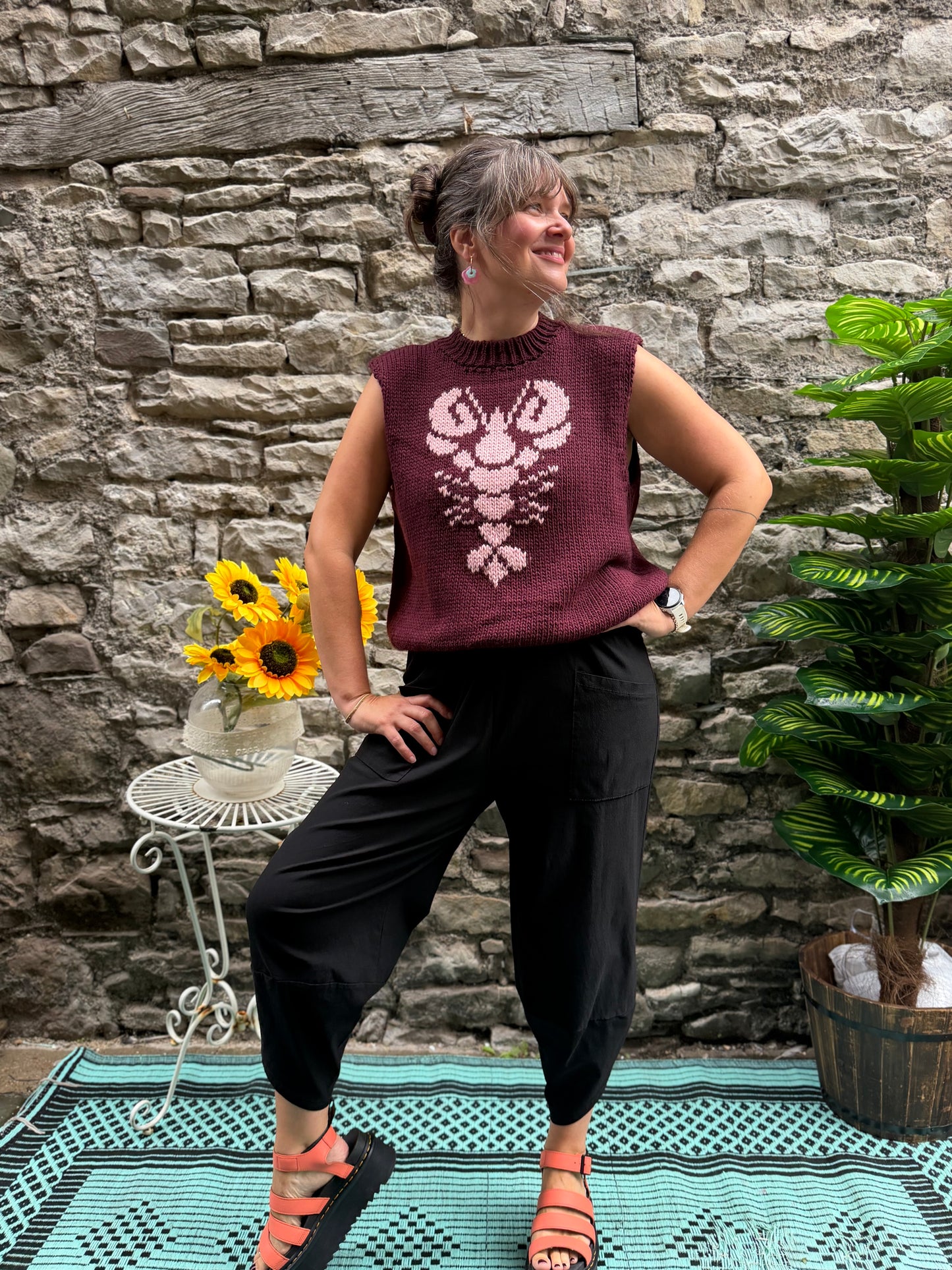 Stunning Lobster Knitted Sleeveless Jumper/ Tant Top/Vest 🦞Burgundy