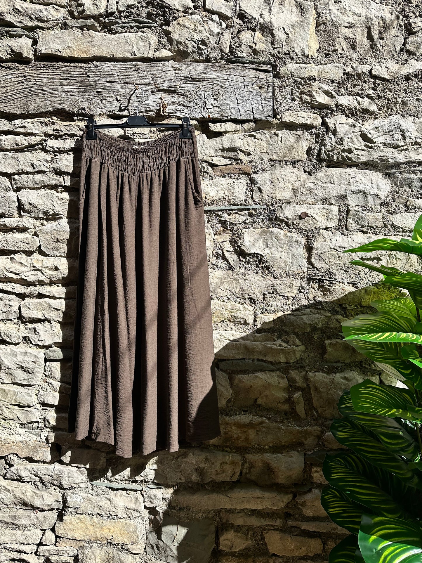 Amoki ruched waist Crinkle Fully Elasticated Floaty Trousers One Fit Size 8-22 in khaki