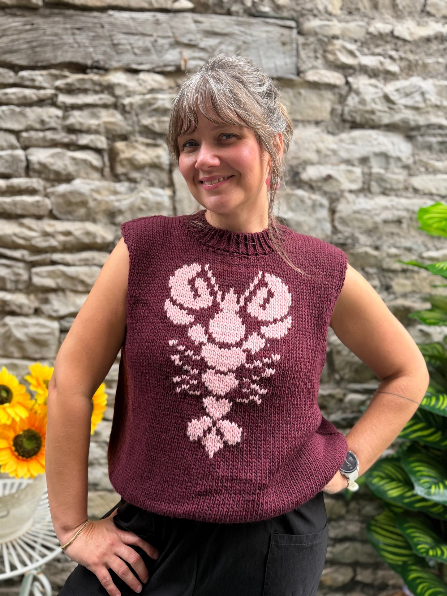 Stunning Lobster Knitted Sleeveless Jumper/ Tant Top/Vest 🦞Burgundy