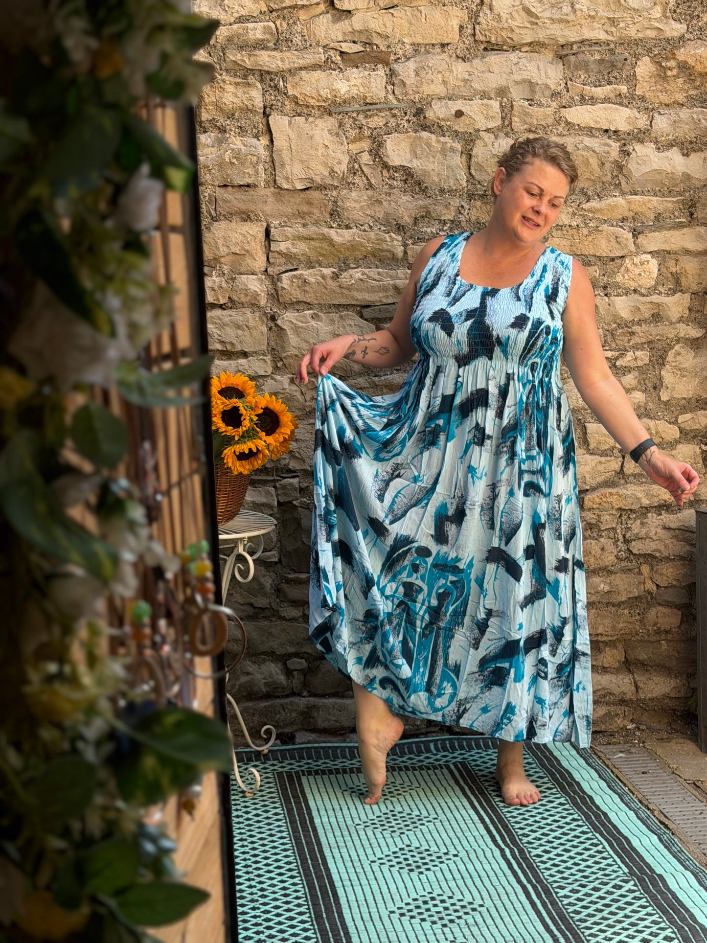 Stunning Tenda Ruched Dress Fits up to Size 20 in blue print