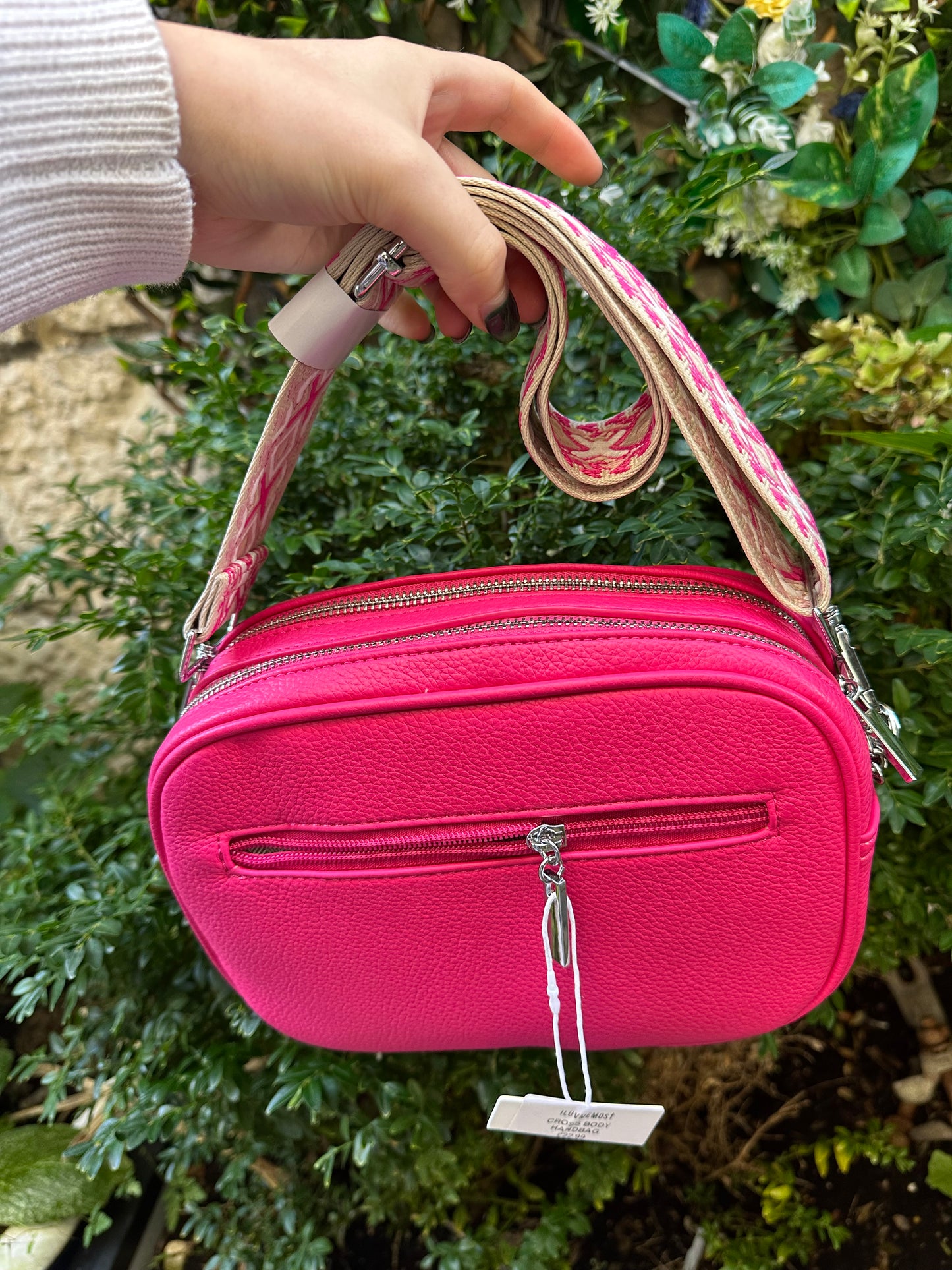 Crossbody bag in fuchsia