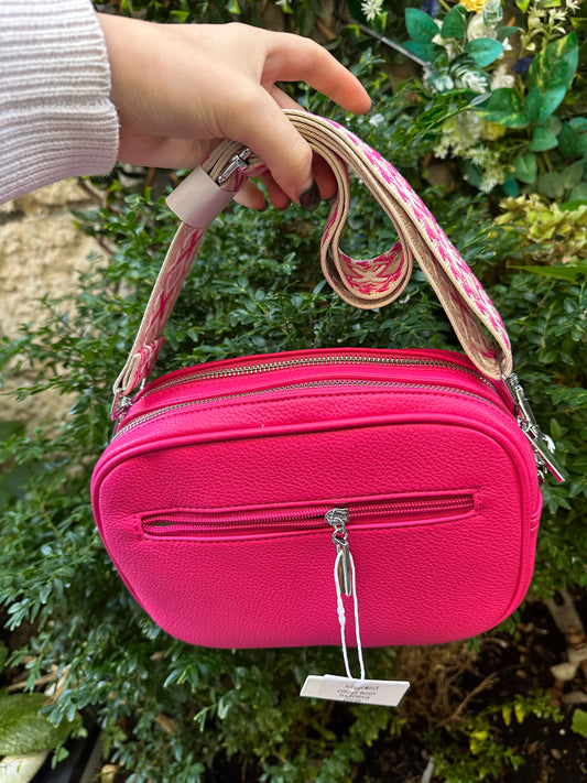 Crossbody bag in fuchsia
