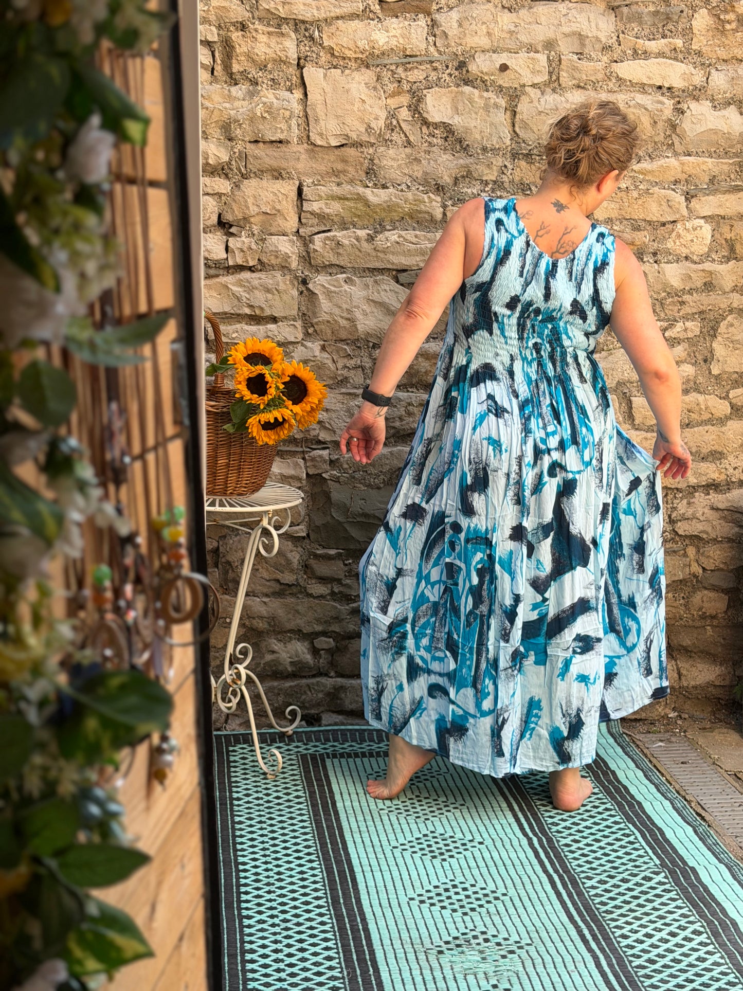 Stunning Tenda Ruched Dress Fits up to Size 20 in blue print