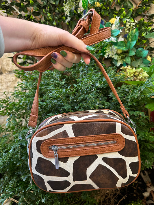 Crossbody bag in giraffe print