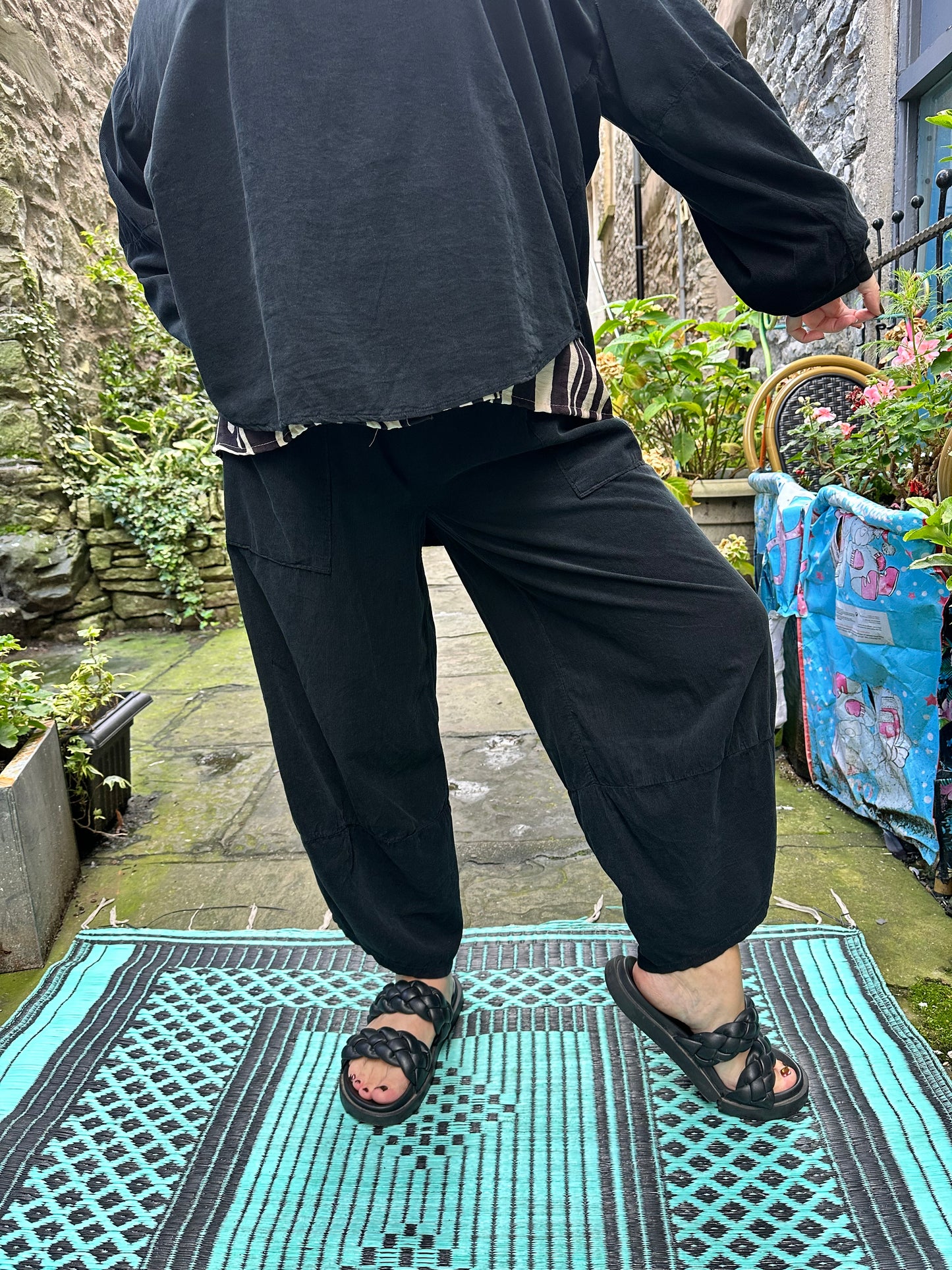 Kuiza Black Cord Trousers Fit Size 8-18