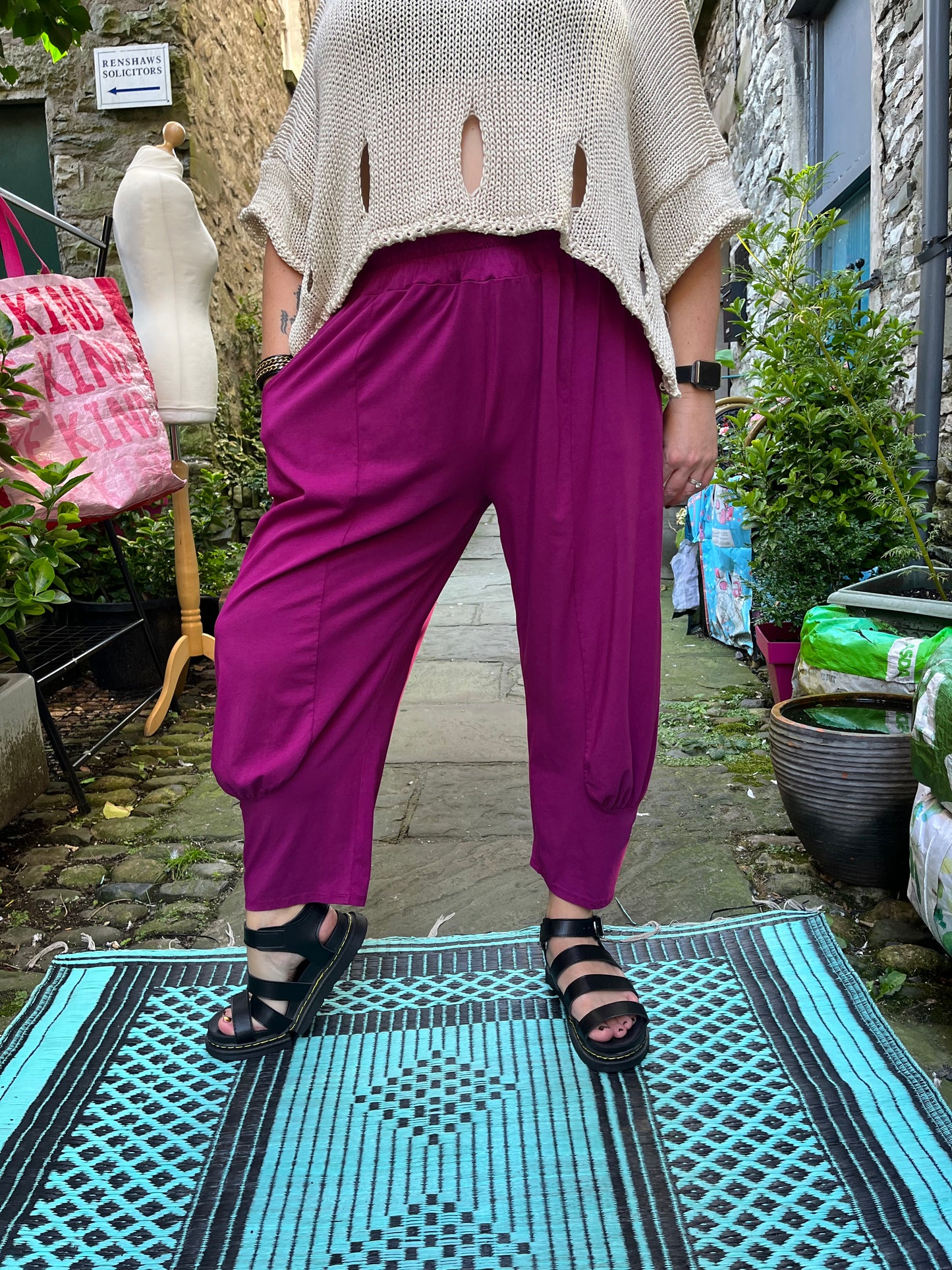 Super comfortable Short Azu Trousers In Deep In Purple Size 8-22