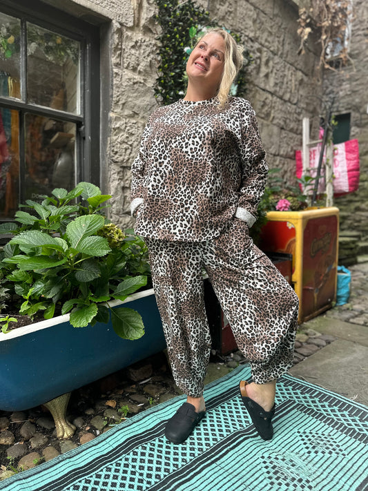 Soft Jersey Animal Print Kuiza Set Top & Trousers Trousers In Size 8-16