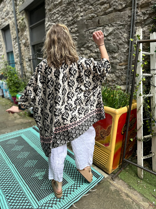 Stunning Printed Zente Flowy Tunic-Top Fits Size 10-20