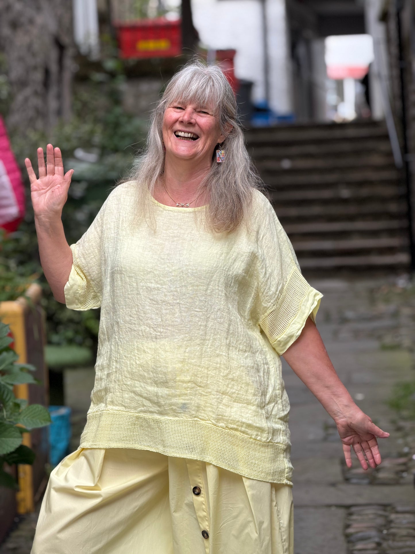 Pure Linen Mesh Detail Top One Size Will comfortably fit sizes 12–20 In Lemon Colour