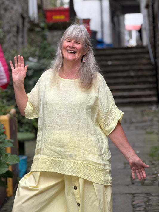 Pure Linen Mesh Detail Top One Size Will comfortably fit sizes 12–20 In Lemon Colour