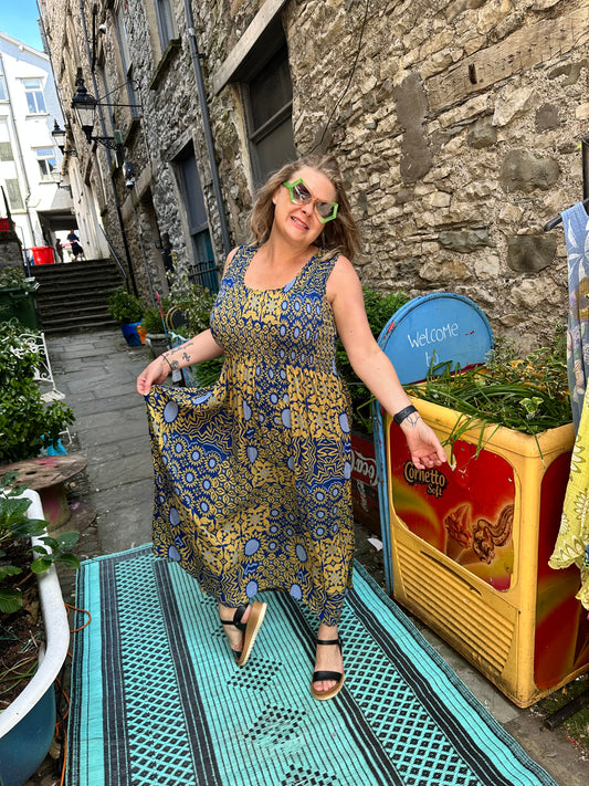 Stunning Tenda Ruched Dress Fits up to Size 26