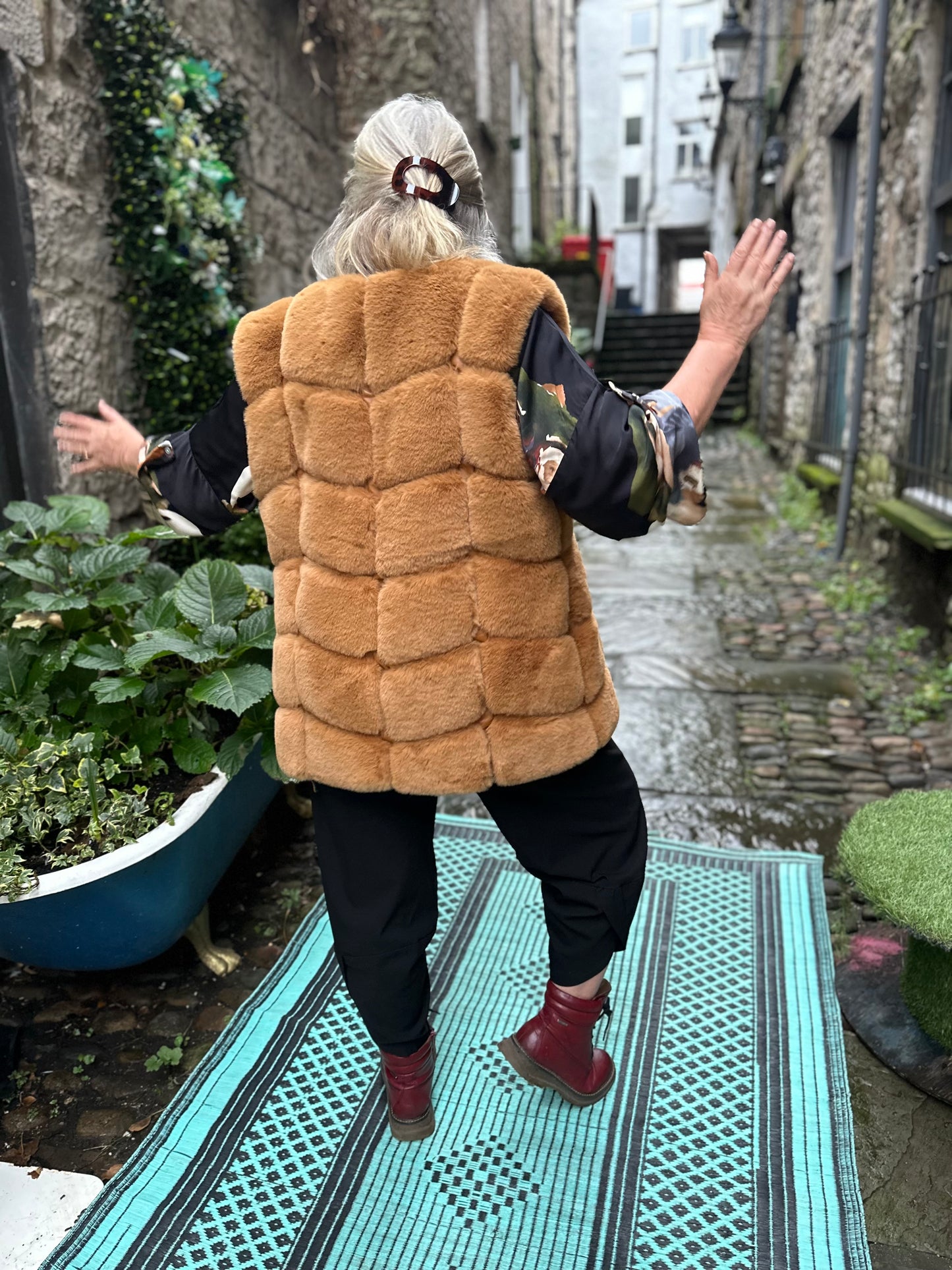 Exquisite Fluffy Faux Fur Brown Koro Gilet Fits Size 10-18