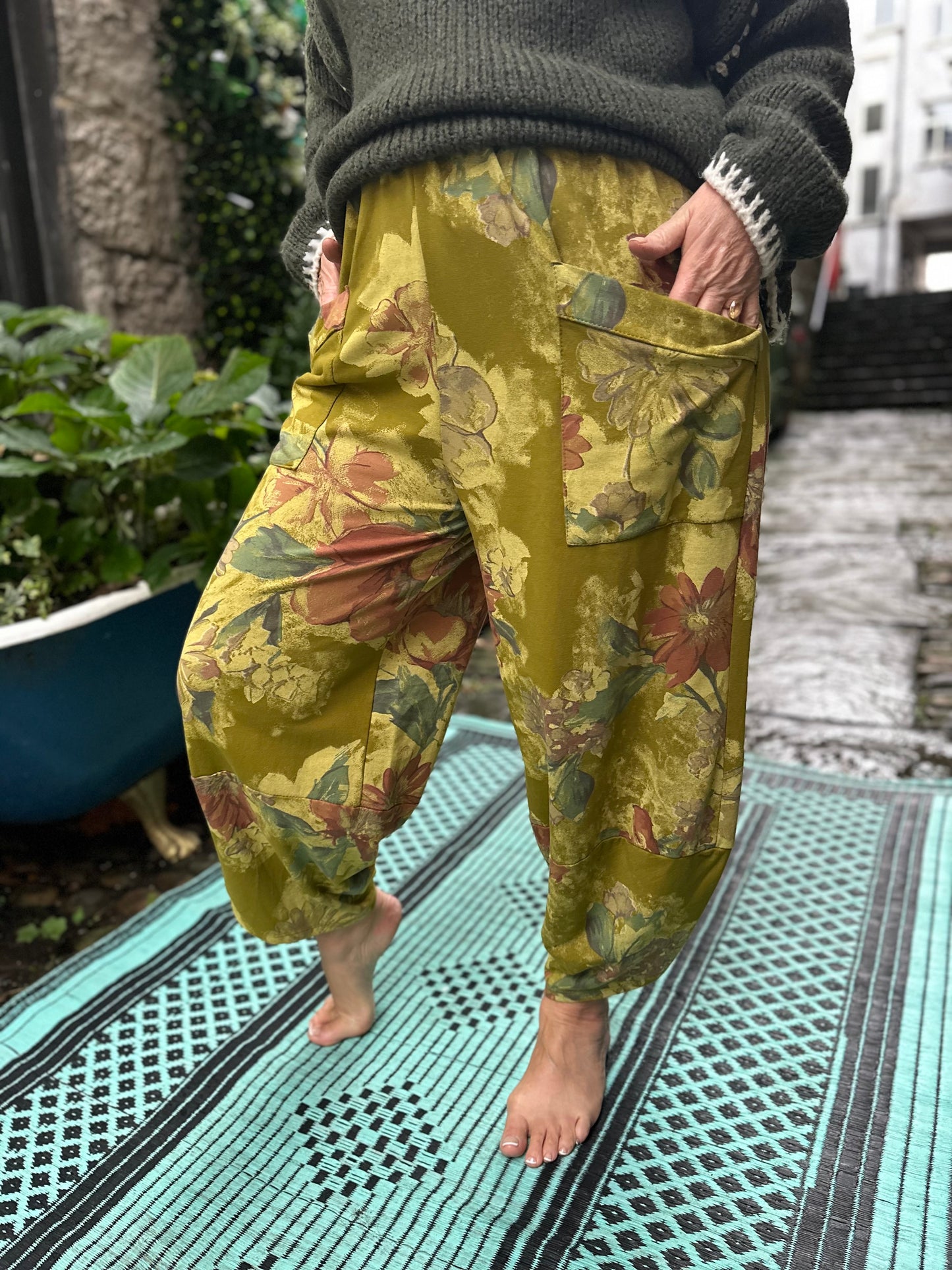 Soft Jersey Floral Kuiza Trousers In Teal Fit Size 10-20