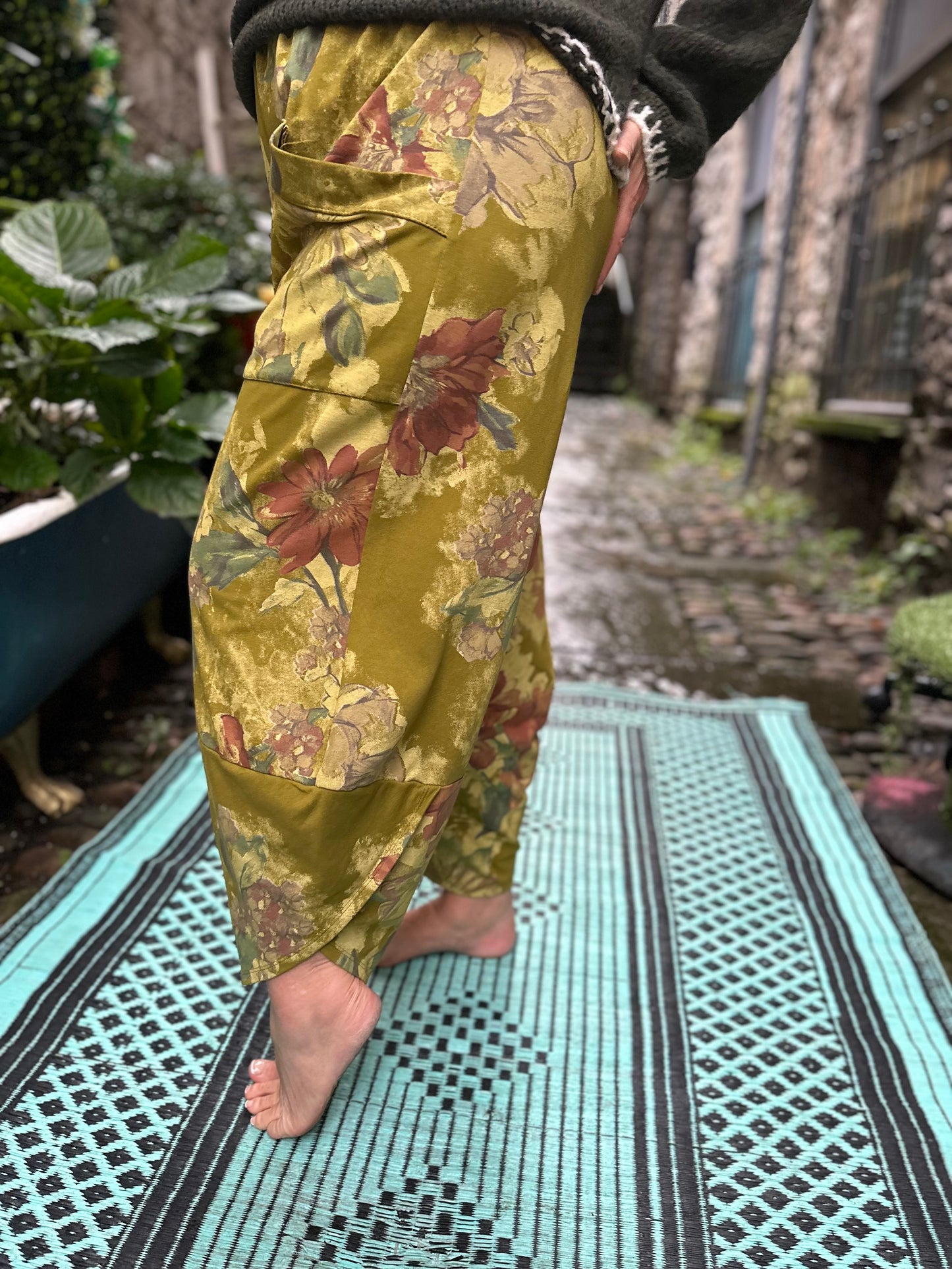 Soft Jersey Floral Kuiza Trousers In Teal Fit Size 10-20