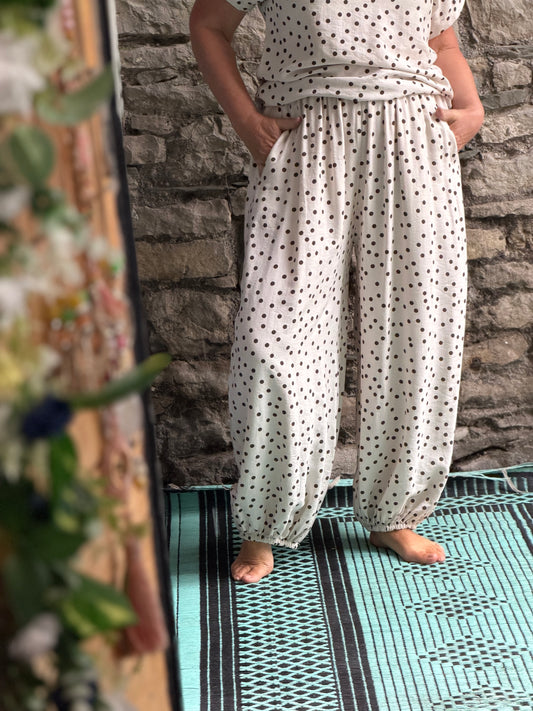 Made in Italy Stunning Chiima Trousers One Size Fits 8-22 White
