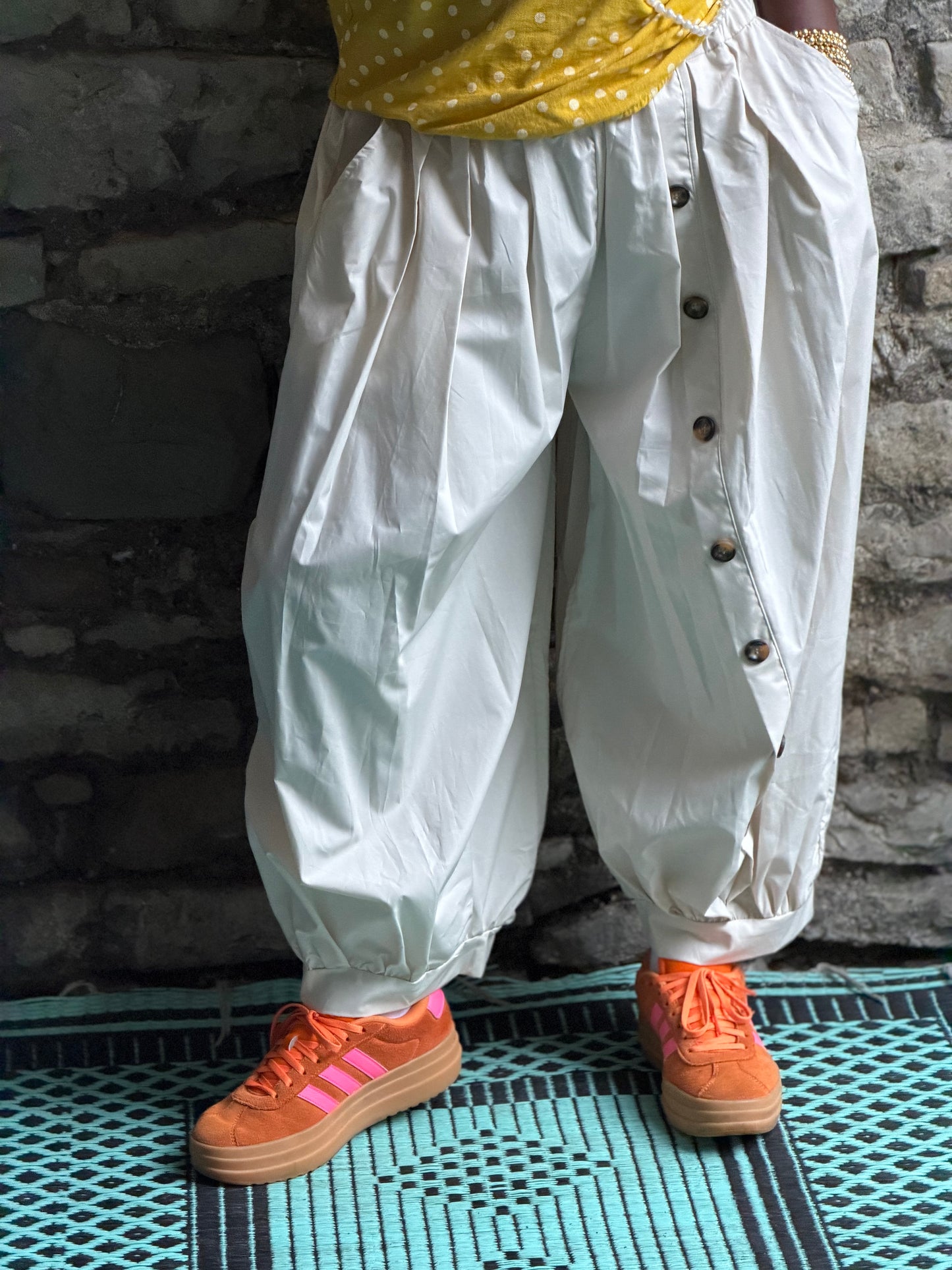 Stunning Oyya Trousers In Beige One Size 8-20